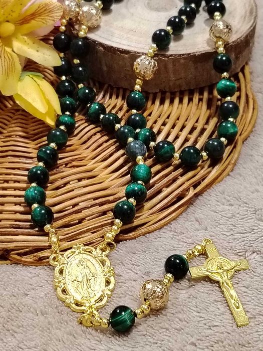 Terços Lindíssimos e Brilhantes feitos a mão com pedras naturais