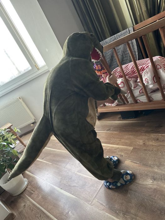 Новорічний костюм динозавра дракона