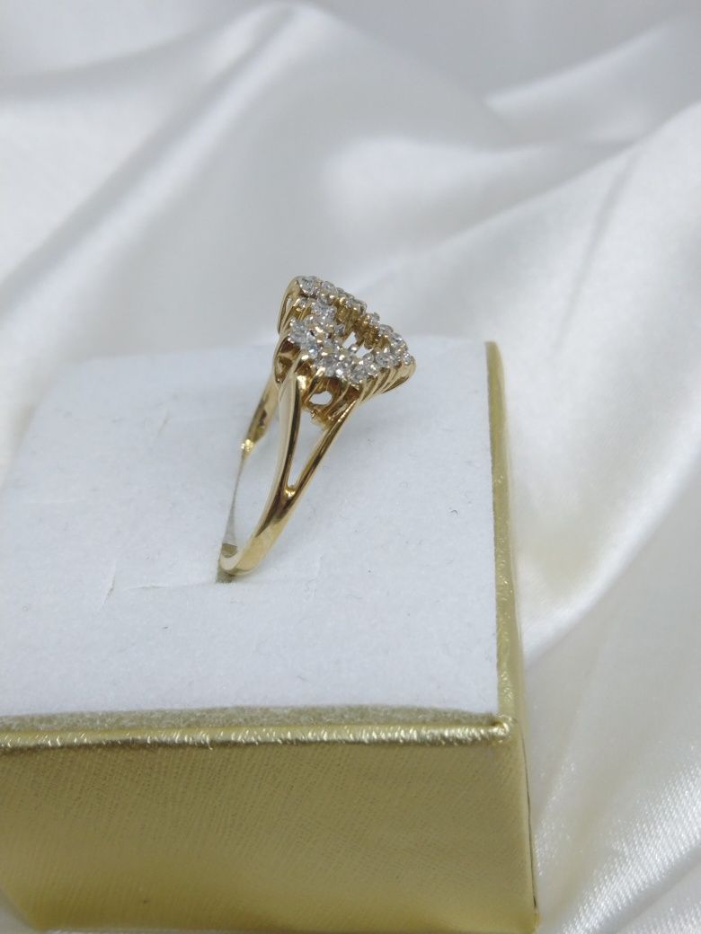 Złoty pierścionek z diamentami serce, złoto 375, R13