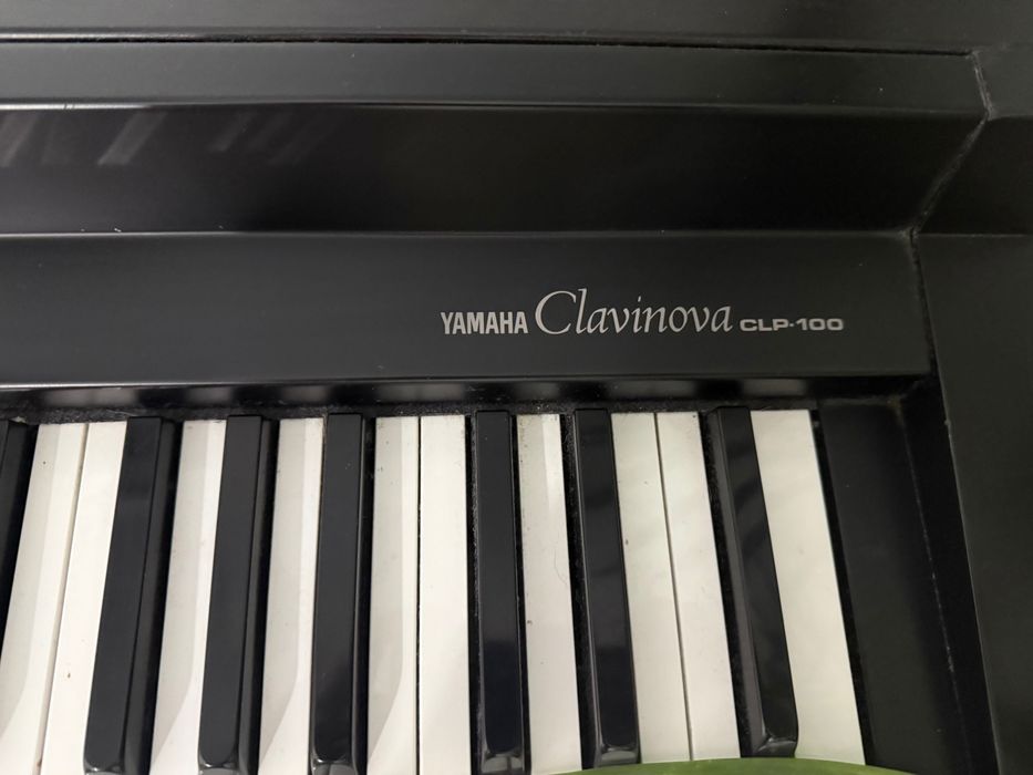 Pianino Yamaha Clavinova CLP 100