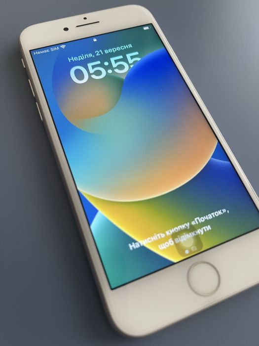 Iphone 8 на 64gb білий