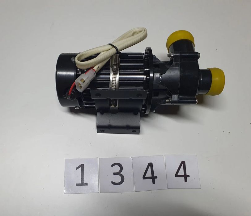 Pompa obiegowa MAN Mercedes Setra Travego 0018352764 , 0028350464 24V 166W 6000L/h