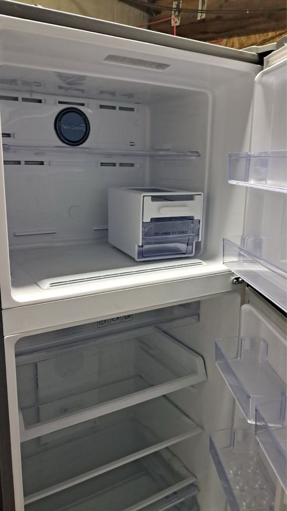 Холодильник Samsung