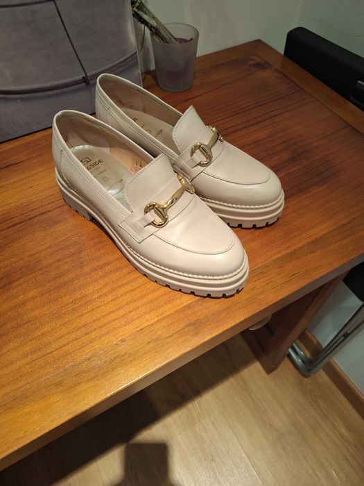 Sapatos em pele tamanho 37 Seaside