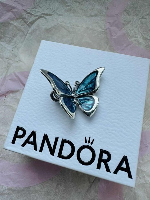 Charms Pandora Motyl
