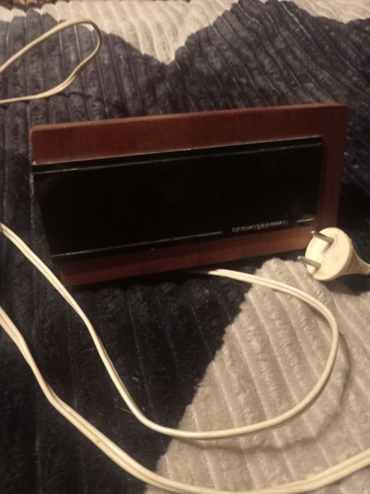 Zegar Elektronika z czasów socjalizmu.