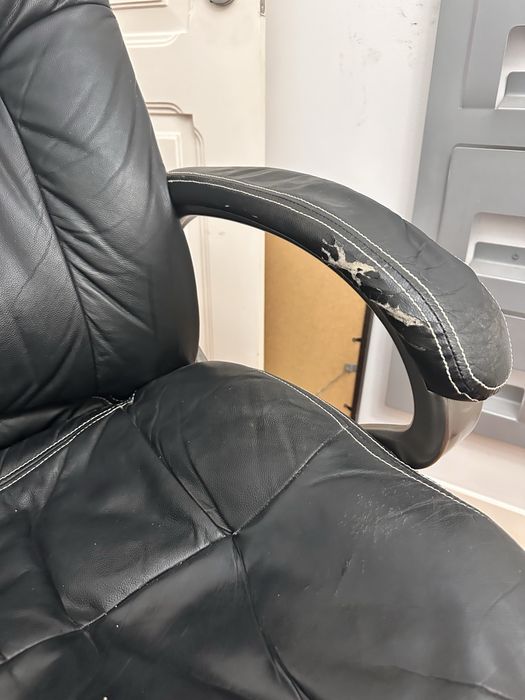 Cadeira Escritorio confortavel semi nova