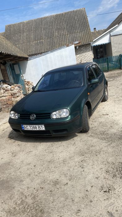 Volkswagen Golf 4.  1,4 бензин