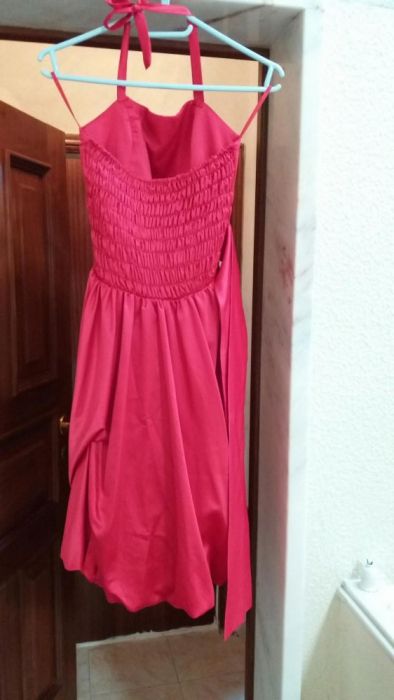 Vestido cerimónia em cetim vermelho