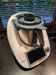 Sprzedam Thermomix TM6 z 2020 roku plus akcesoria w super stanie!