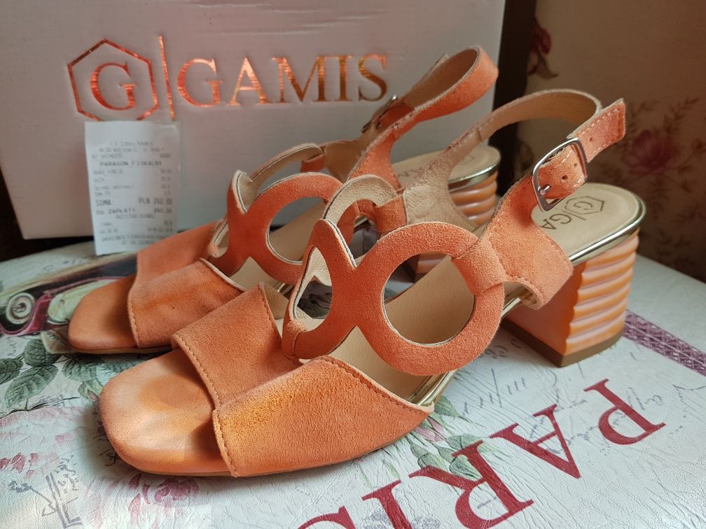 Piękne zamszowe sandałki Gamis, r. 36 kolor pomarańczowy, na słupku
