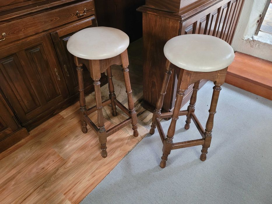 Enormíssimo móvel de canto com bar e dois bancos altos - óptimo estado