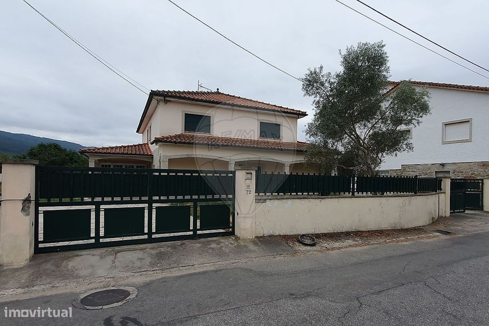 Moradia T4 para venda