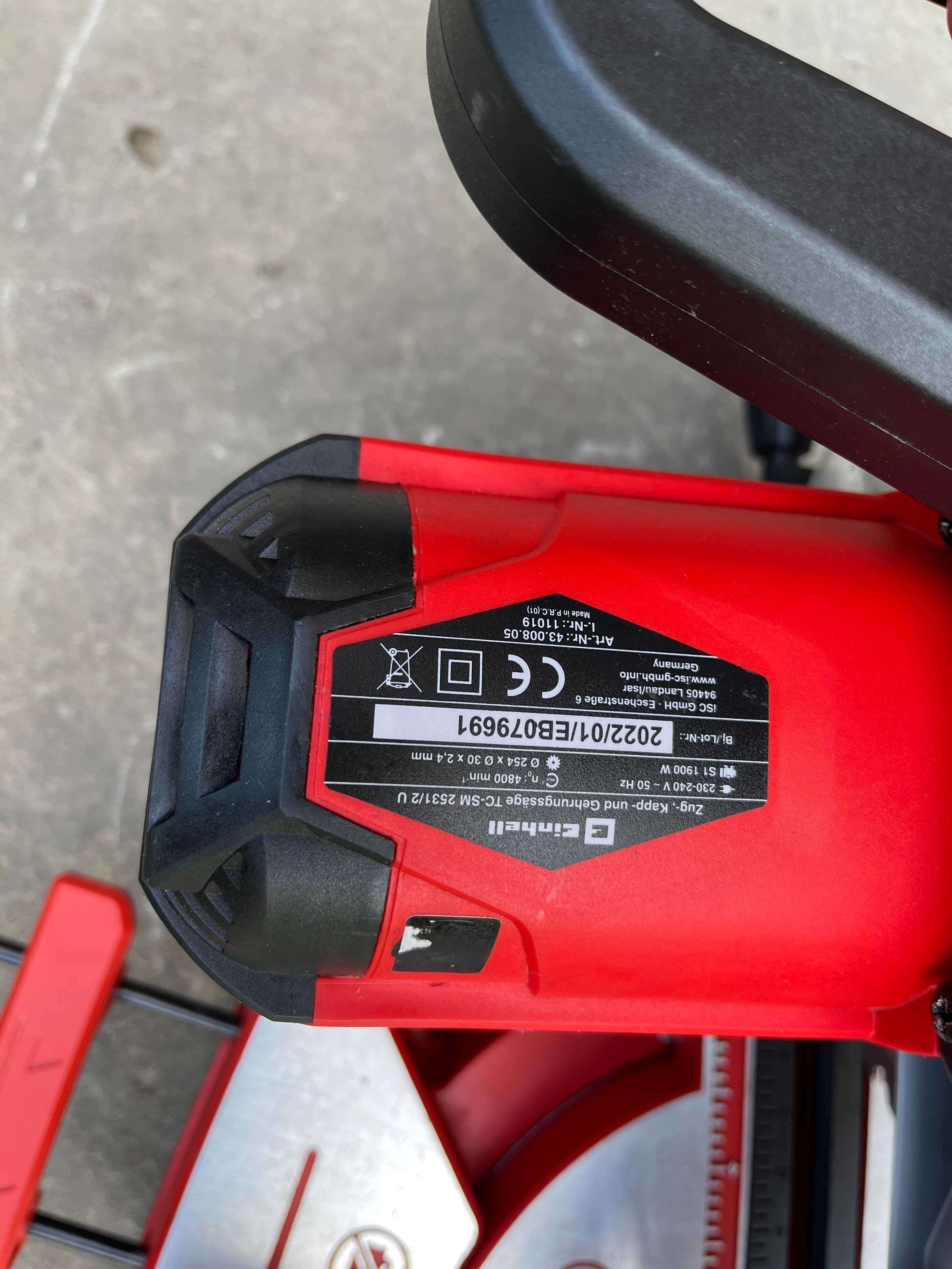 Пила торцовочная Einhell TC-SM 2531/2 U с протяжкой