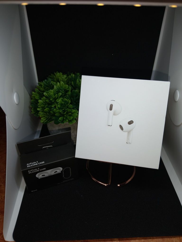 Бездротові навушники Airpods 3 та 4