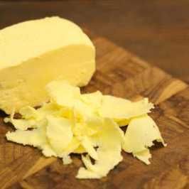 Вершкове масло, твердий сир. Натуральный сыр
