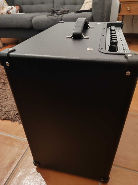 Boss Katana-110 Bass e BOSS GA-FC Pedaleira