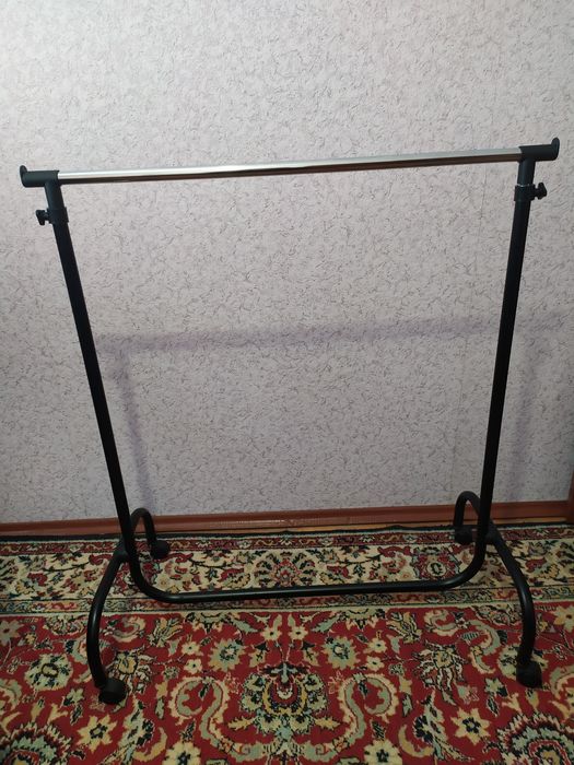 Вішалка стійка для одягу, пересувна