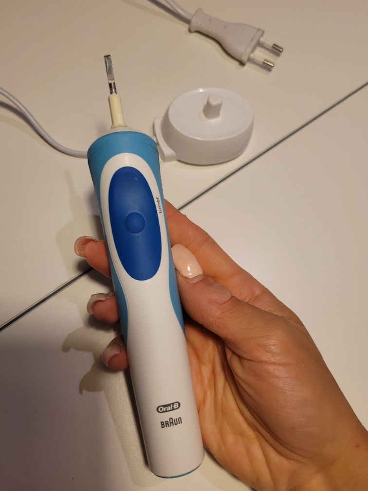 Szczoteczka do zębów Oral B Vitality z ładowarką