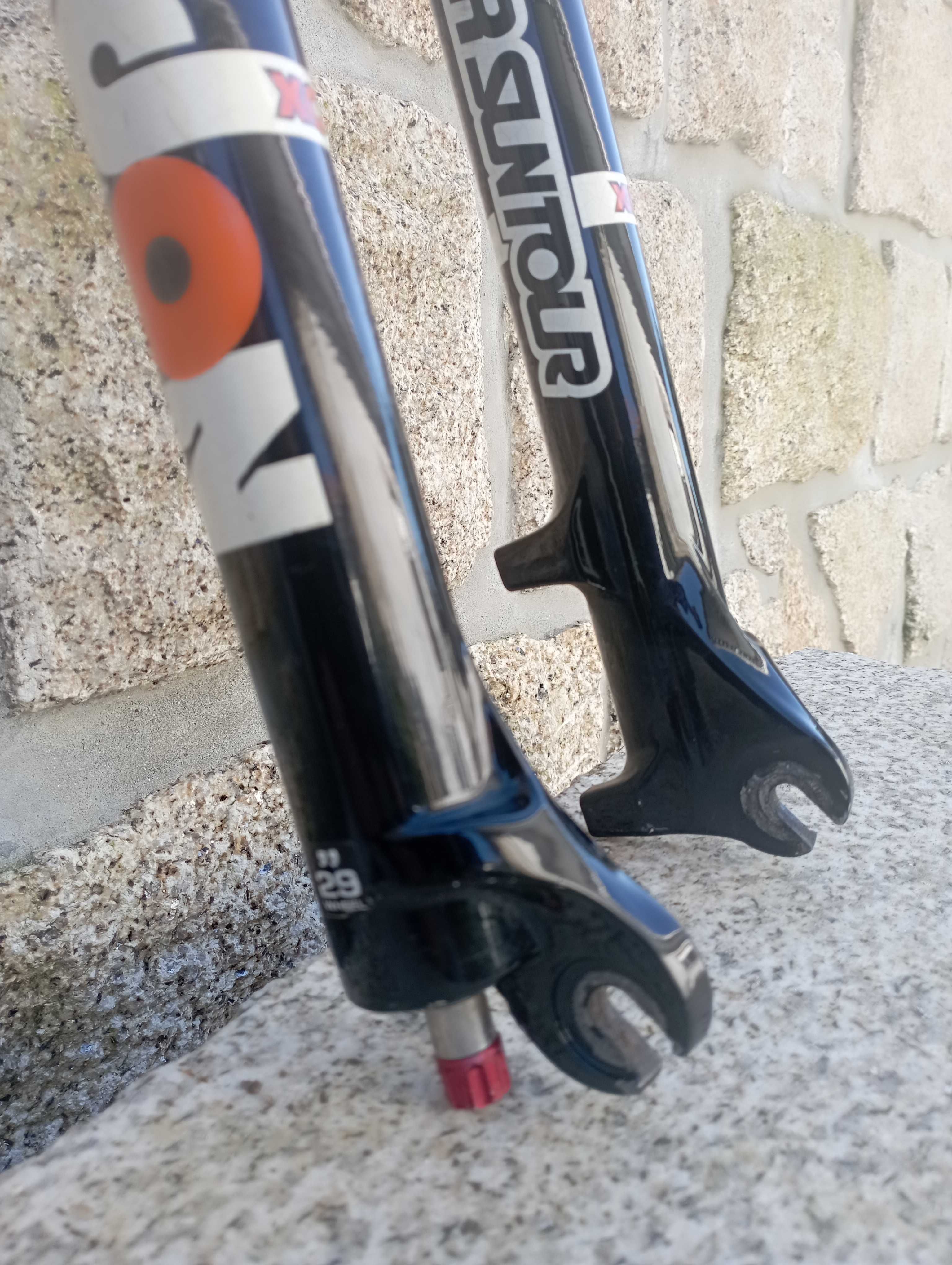 Suspensão SR Suntour Raidon
