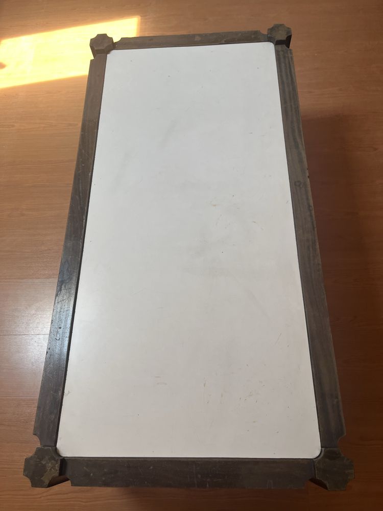 Mesa de apoio de sala