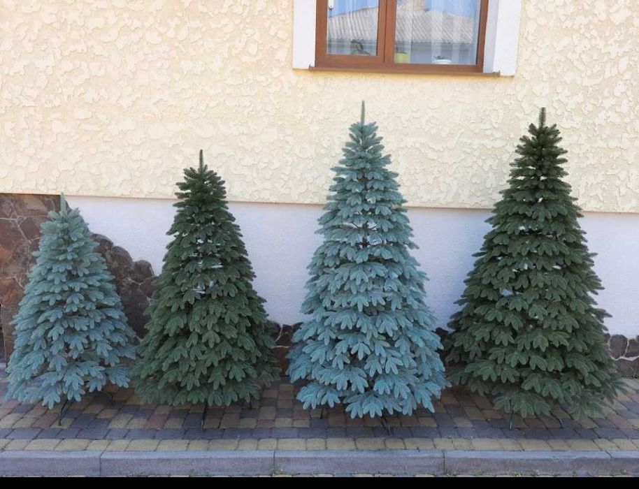 Ялинка,гірлянда та віночки