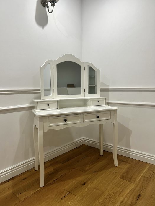 Toaletka w stylu Ludwik