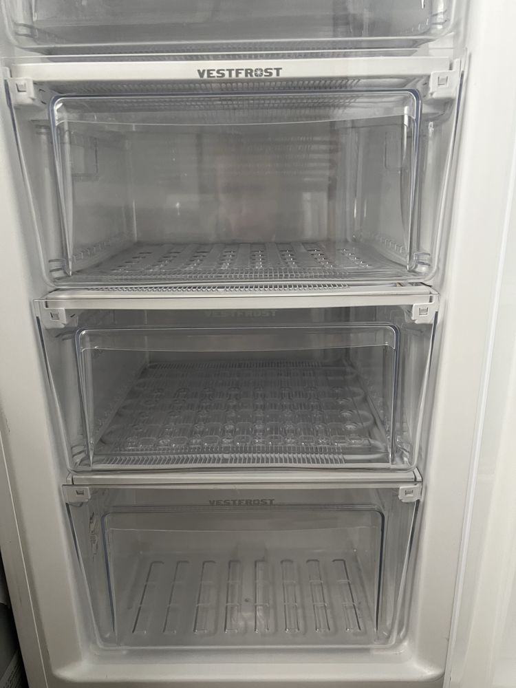 Морозильна камера Vestfrost vd 451 f w  б/в