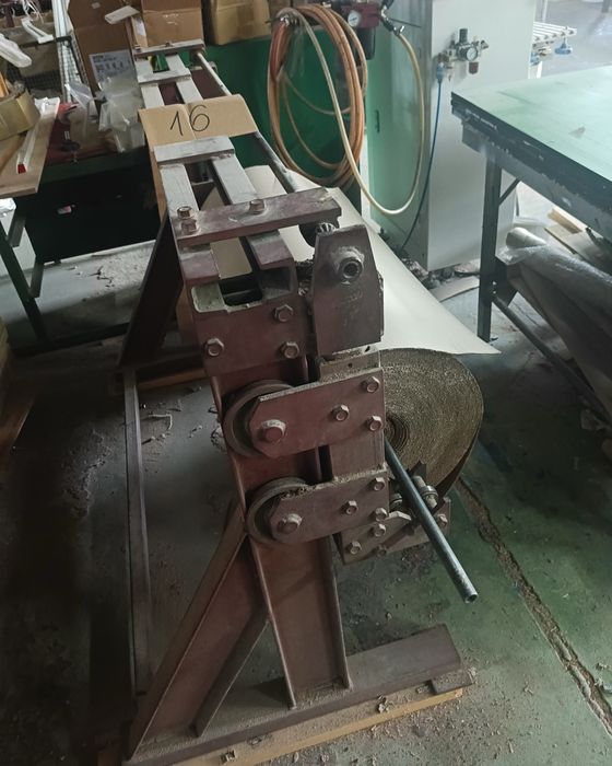 R.16 Urządzenie do przewijania/zwijania papieru