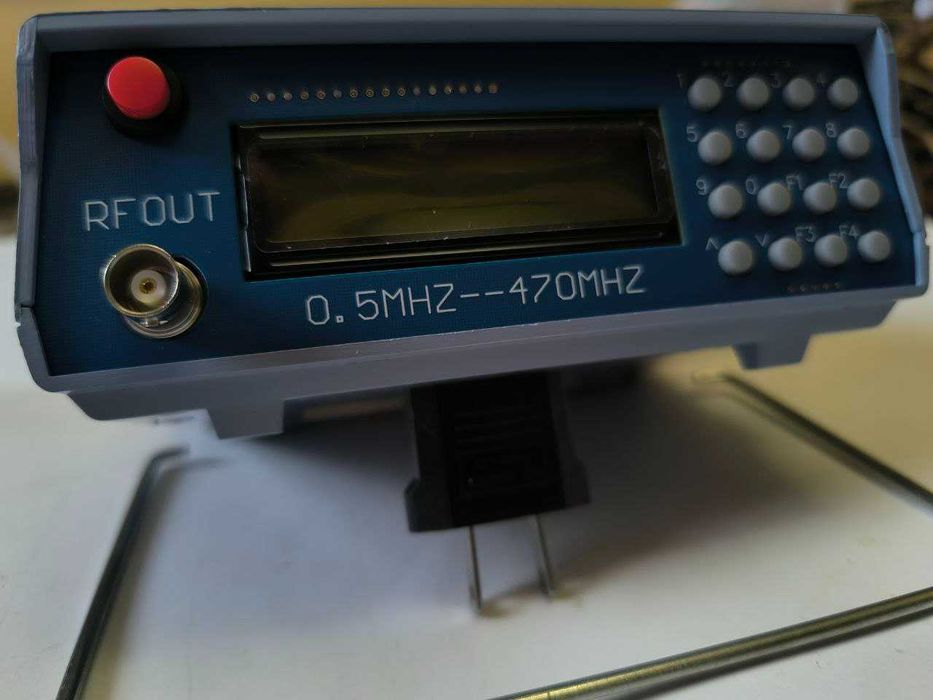 Генератор радіосигналів 0,5-470 MHz RF Generator чутлвіст радіостанцій