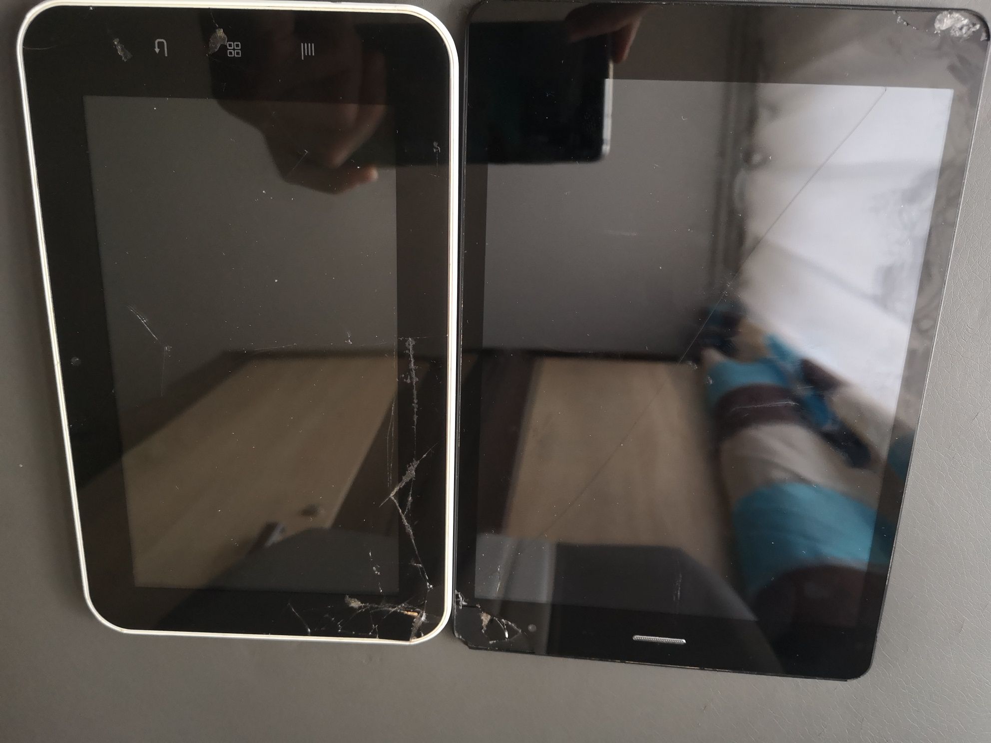 Dwa tablety Goclever Aries 785 i tracer ovo włączają się