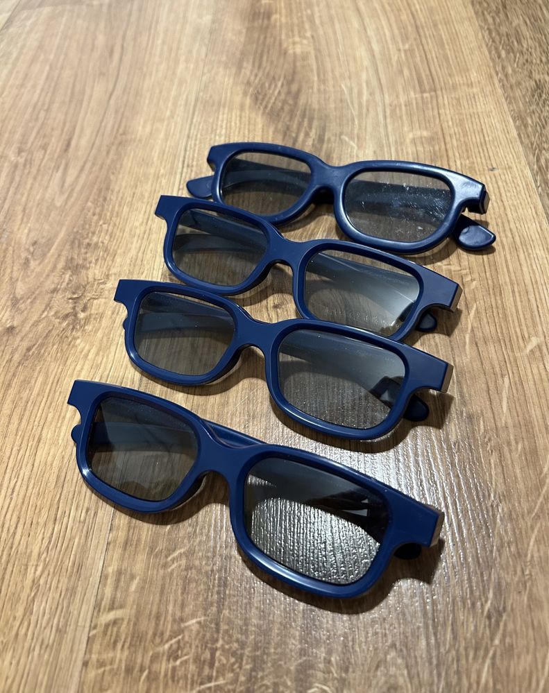 Zestaw 4 par okularów 3D