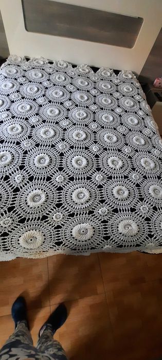 Colcha renda feita à mão.