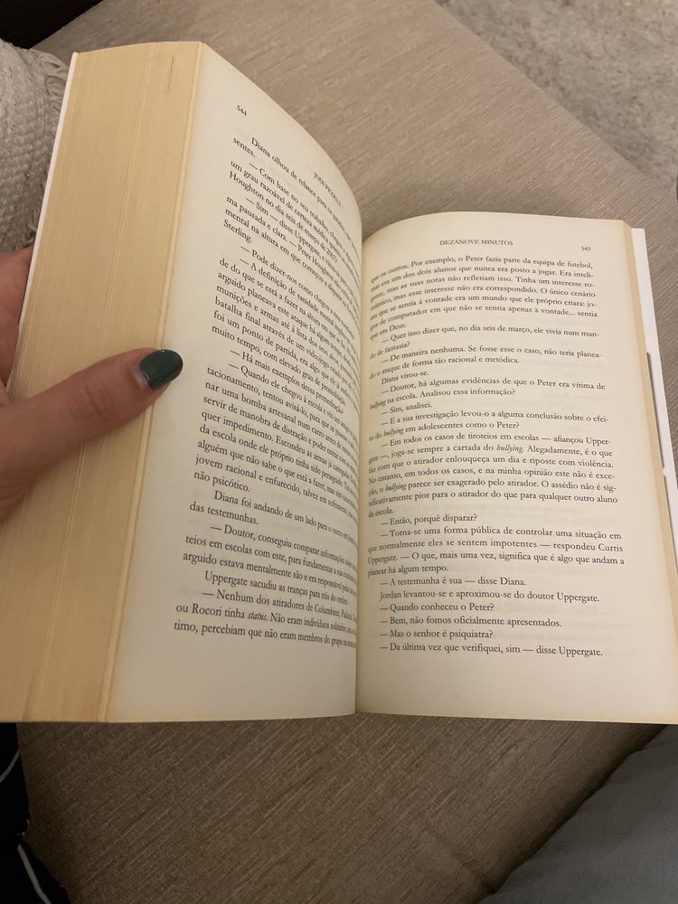 Livro “dezanove minutos” de Jodi Picoult