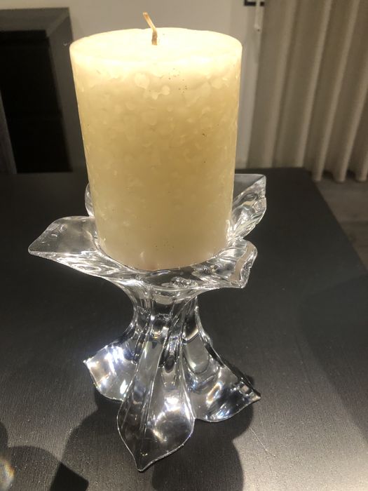 Centro de mesa em cristal com dois casticáis em cristal