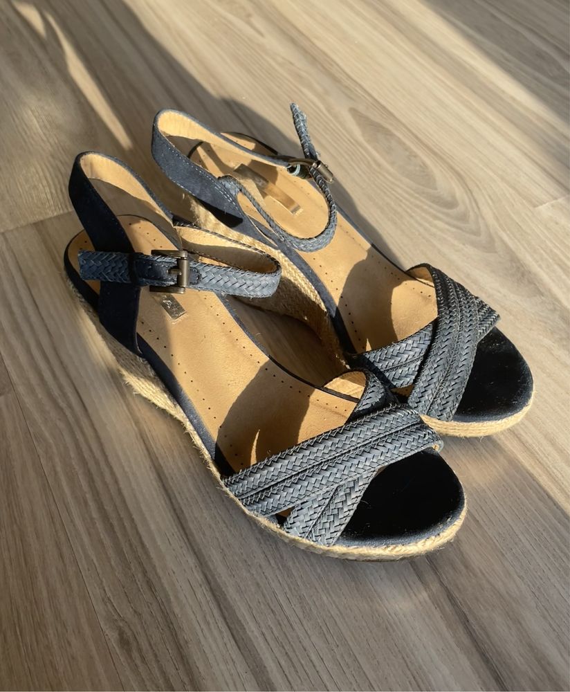 Buty na koturnie