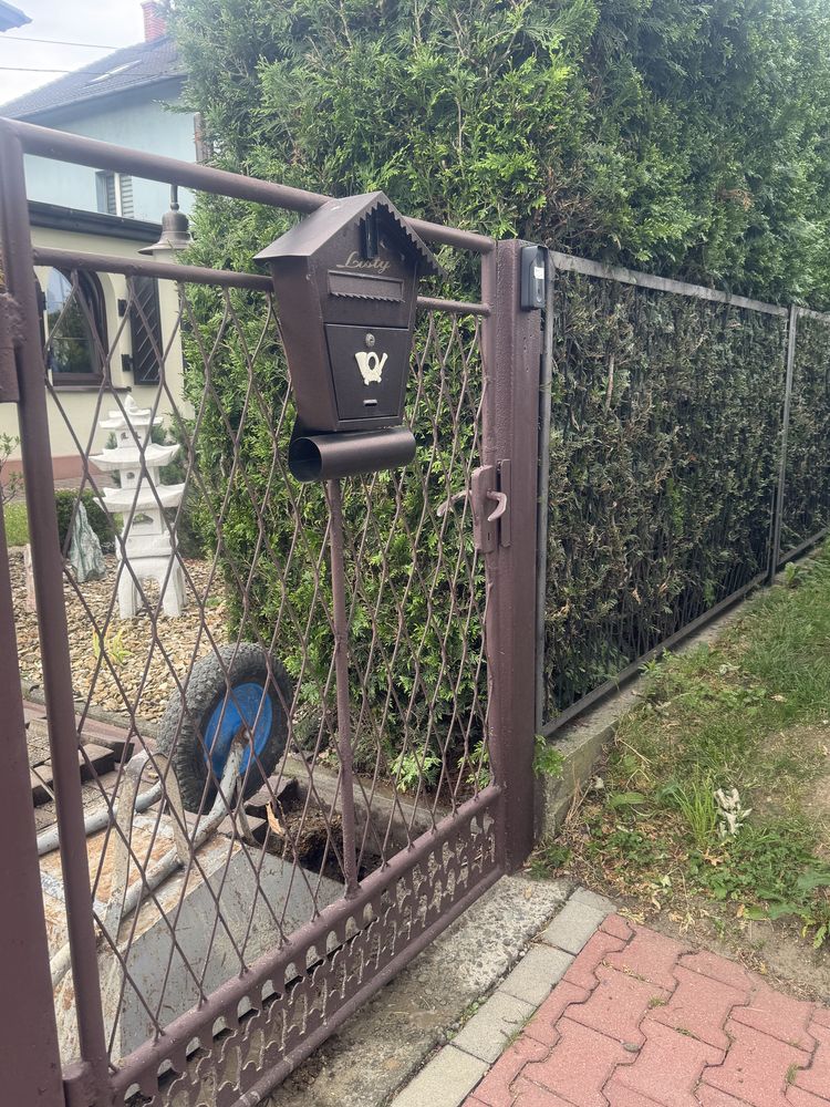 Sprzedam bramę dwuskrzydłową z bramką