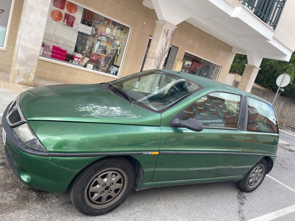 Lancia Y 1.2 i.e – 700€

Carro em bom estado geral.
	•	4 pneus novos