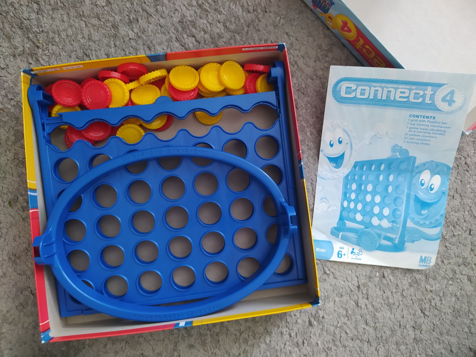 The original game of Connect 6+ od Hasbro
