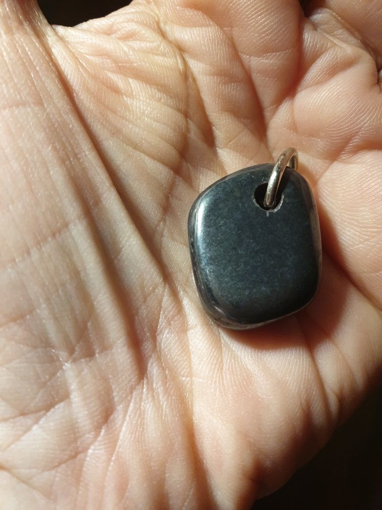 Amuletos antigos, usados em bom estado.