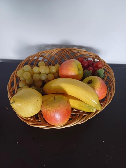 Kosz z owocami ozdoba