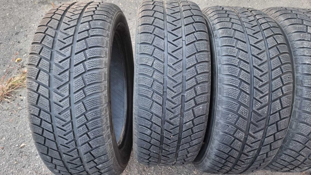 235.55 R19  Michelin Lalitude