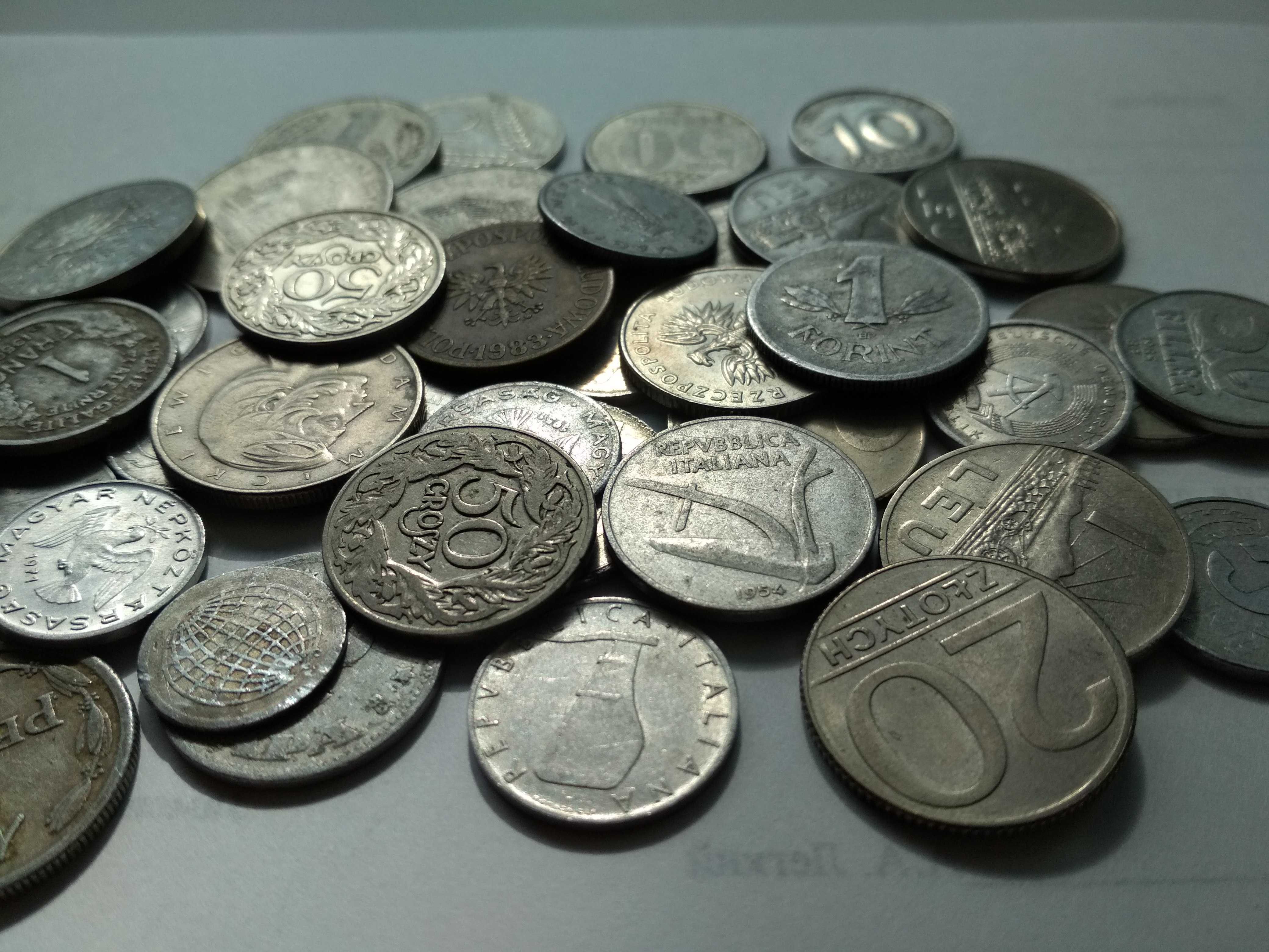 Монеты разных стран.