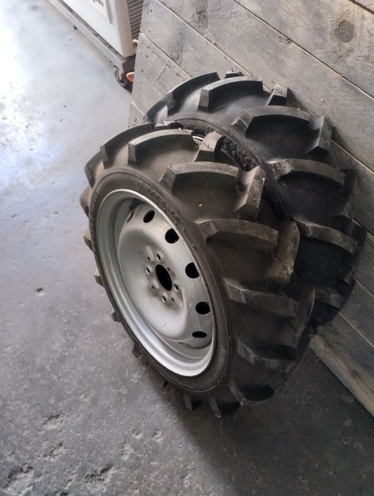 2 Pneus com jantes para tractor motocultivador reboque etc
