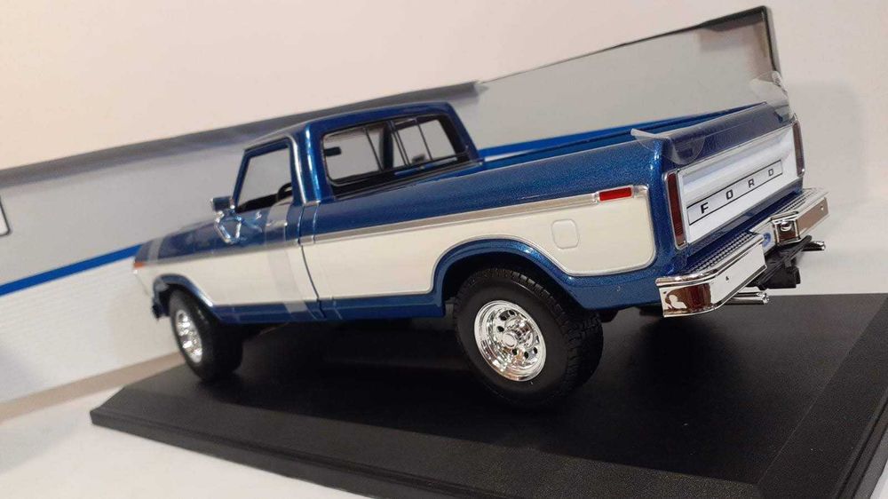 1/18 Ford  F-150 Pick Up  - Maisto