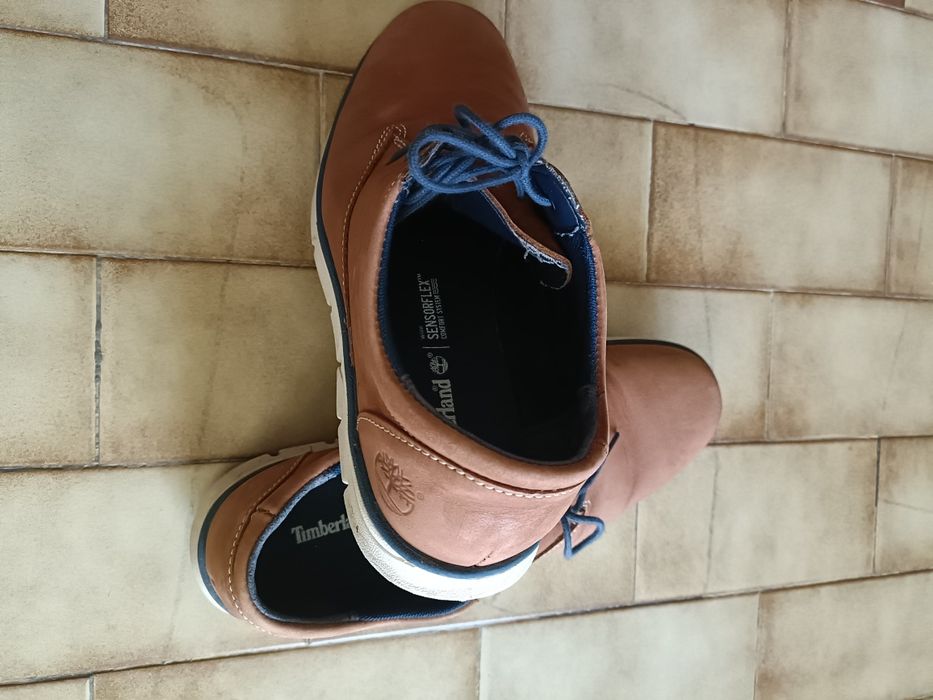 os sapatos estão em ótimas condições. são quase novos.