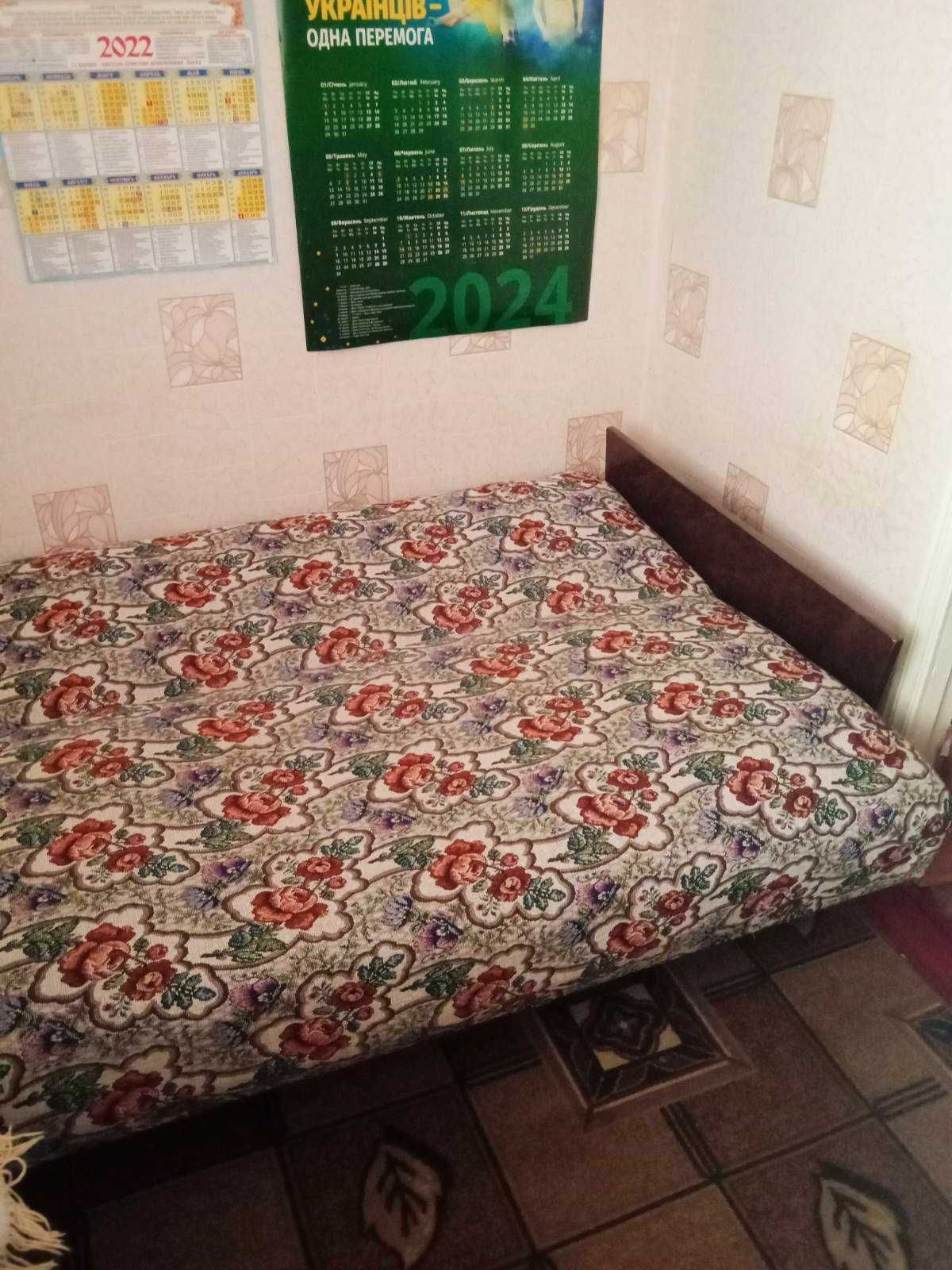 Диван в гарному стані