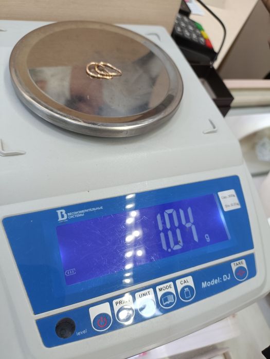 Продаю золотые серьги