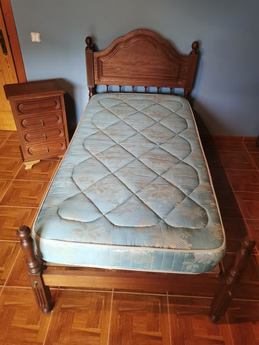 Quarto completo, de uma pessoa, ótimo estado.