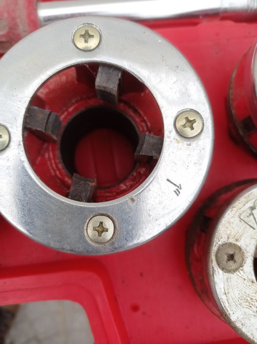 Tarrachas para tubo metálico